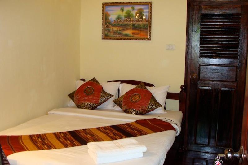 לואנג פרבאנג Riverside Guesthouse חדר תמונה