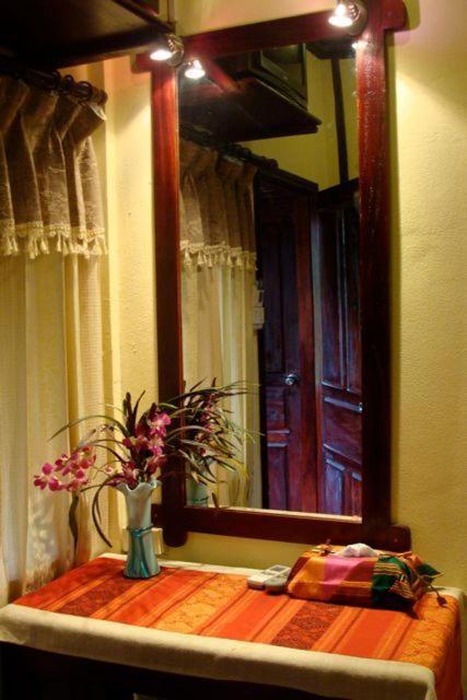 לואנג פרבאנג Riverside Guesthouse חדר תמונה